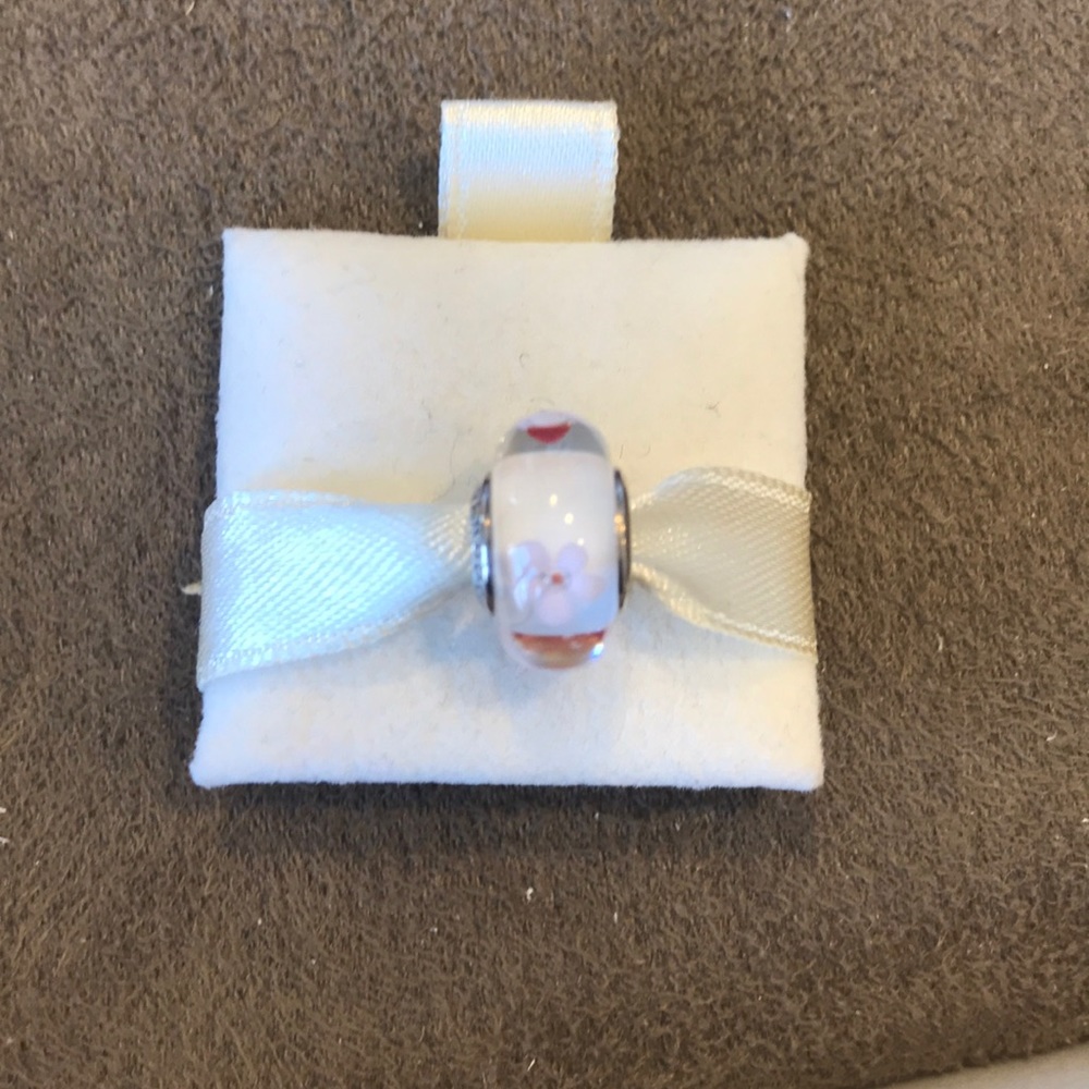 Pandora murano Glass felid of daisy